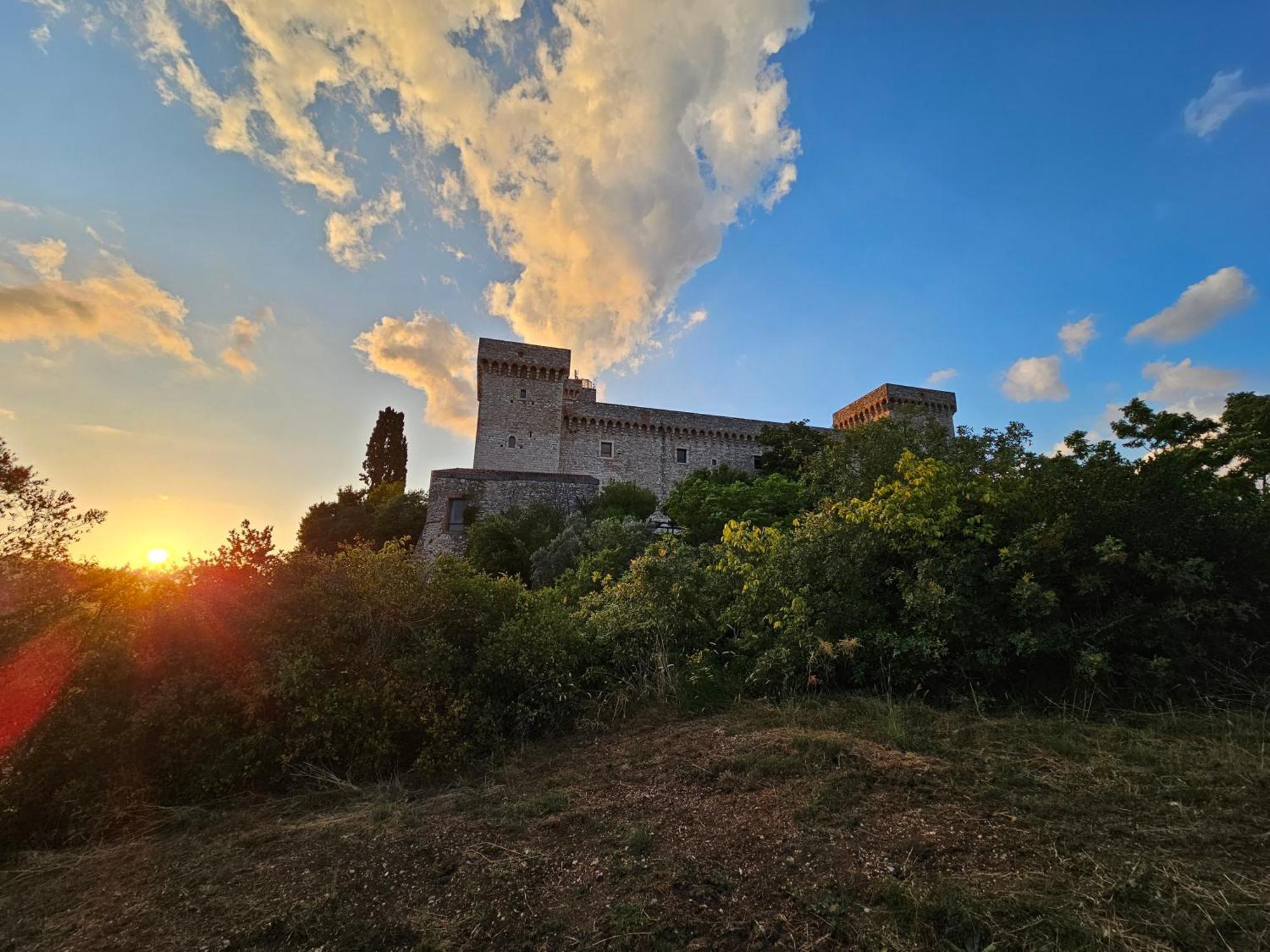 Narnia E La Rocca Di Albornoz Bed and Breakfast Exteriör bild